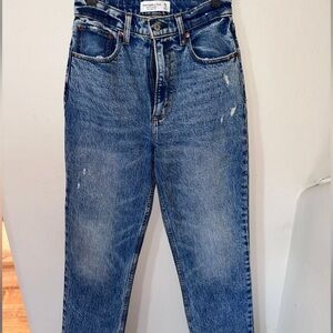 Abercrombie and Fitch The 90s Straight Ultra High Rise Size 26/2R NWT